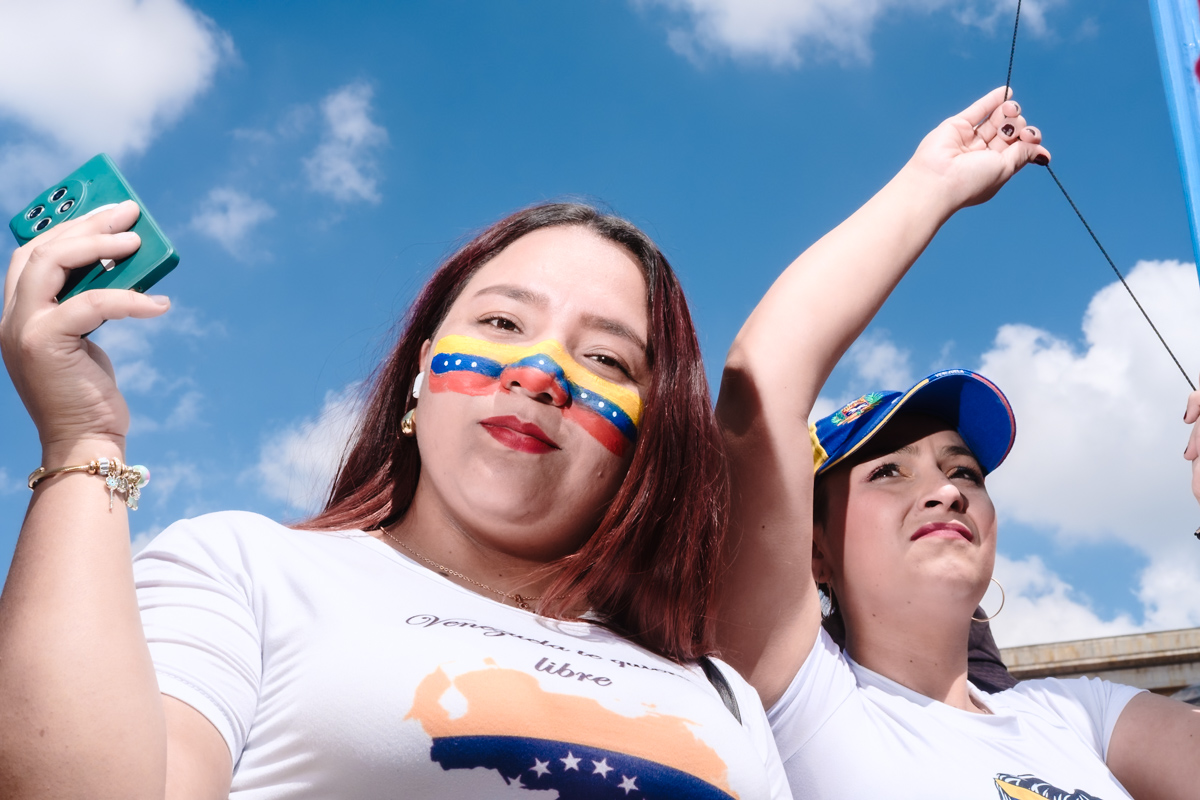 COLOMBIAN CREATIVE BASED IN BERLIN, WORKING FOR EDITORIAL AND COMMERCIAL  CLIENTS IN THE FIELDS OF VISUAL COMMUNICATION, RESEARCH & DEVELOPMENT.  FOR MANY YEARS HELPING BRANDS, PUBLISHERS AND CROSS - FUNCTIONAL TEAMS, CREATE  CAMPAIGNS AND STORIES. @Eric Cortes